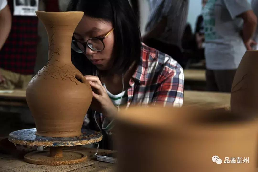 最新表情大全与小巷深处的特色小店探秘